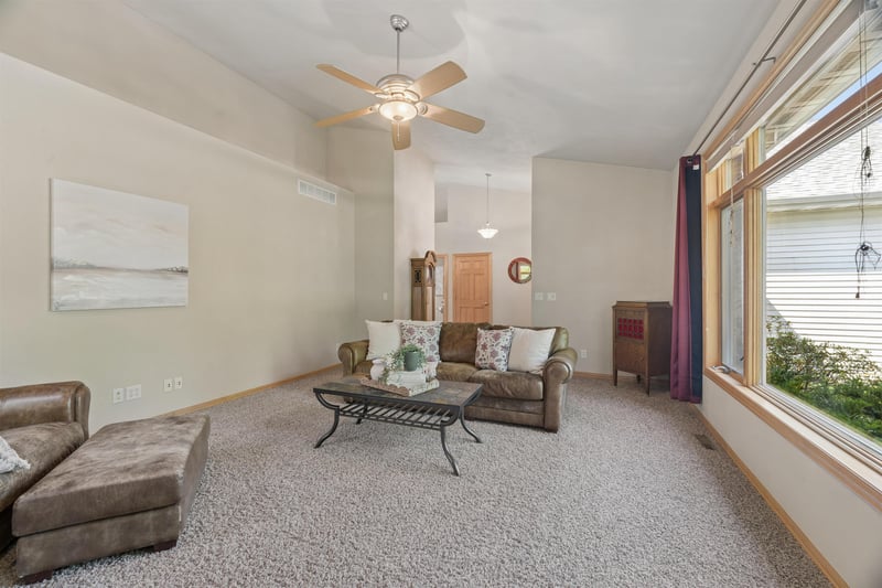 W7057 Forest Glen Ct, Greenville, WI 54942