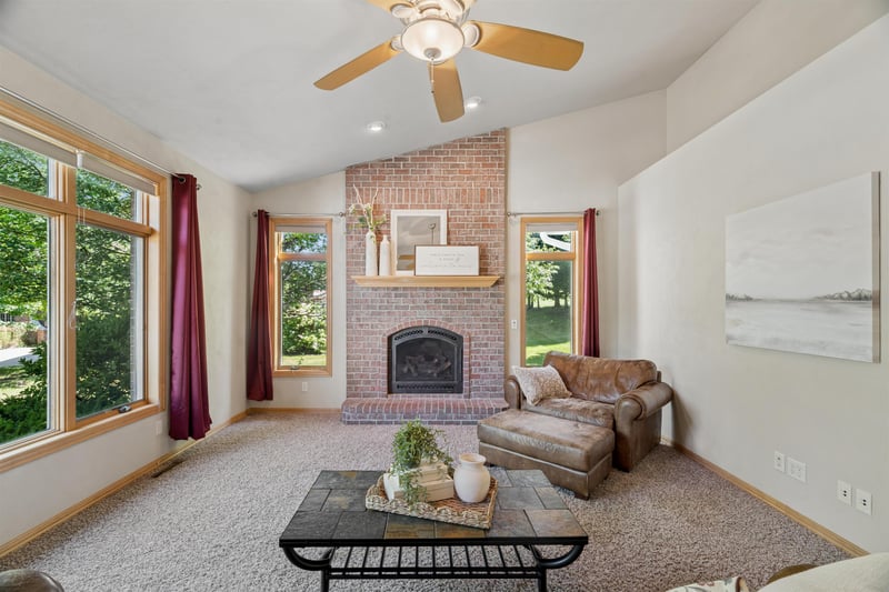 W7057 Forest Glen Ct, Greenville, WI 54942