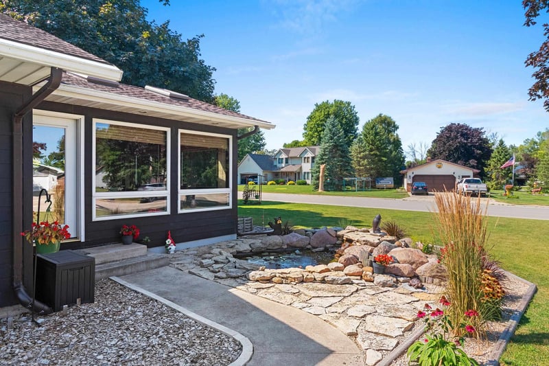 915 Woodside Dr, Seymour, WI 54165