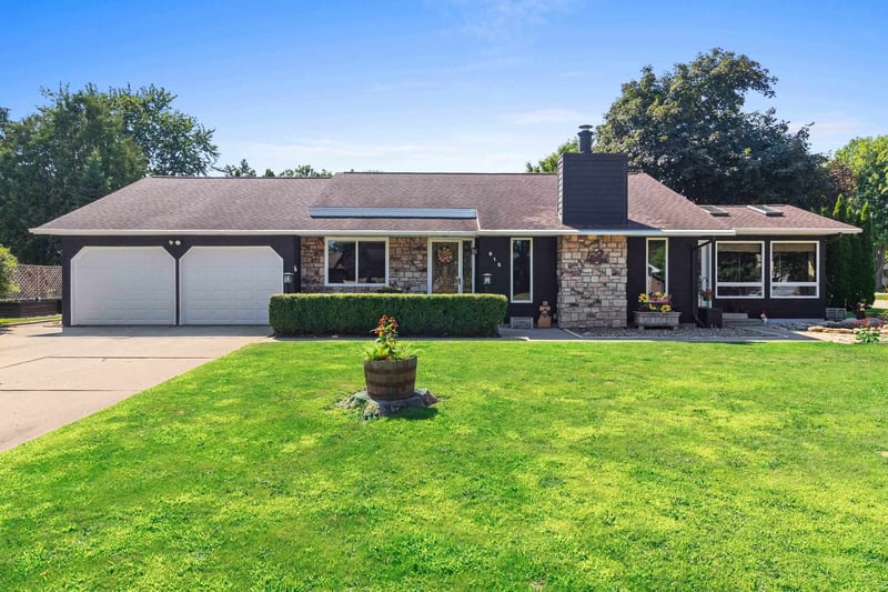 915 Woodside Dr, Seymour, WI 54165