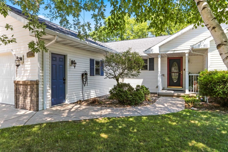 1270 Hannah St, Green Bay, WI 54303-1975