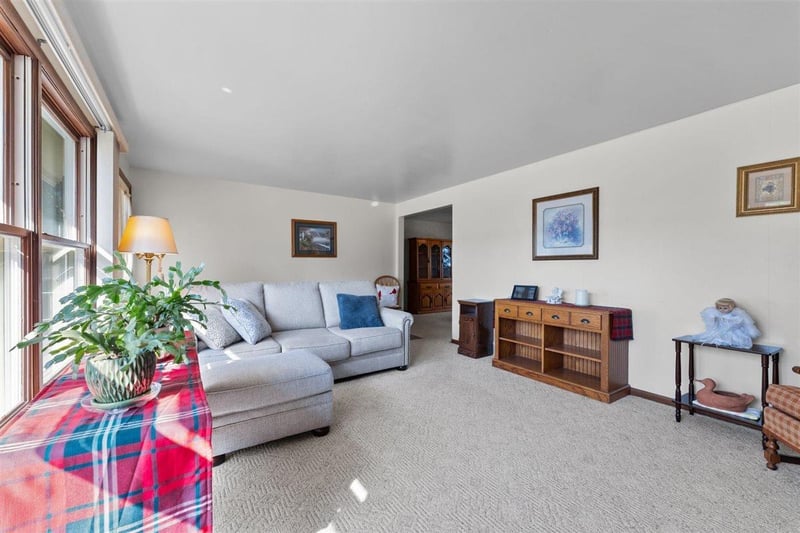 156 Highland Dr, Oconto Falls, WI 54154-1011