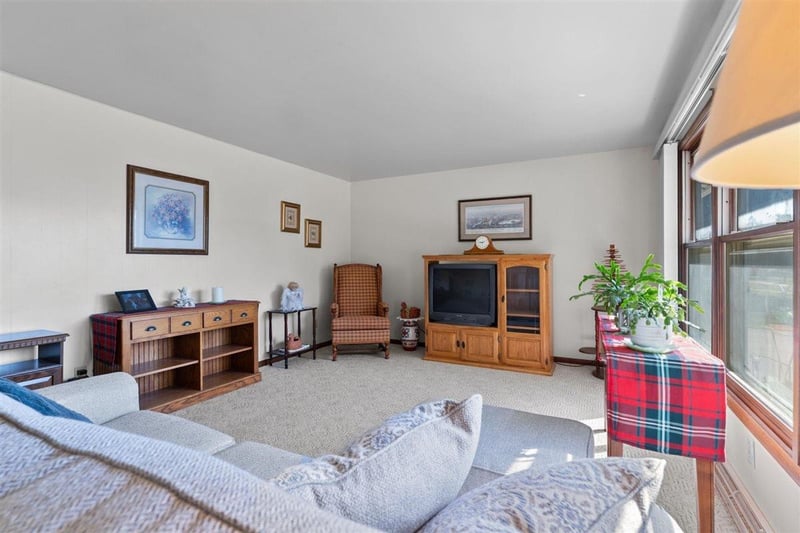 156 Highland Dr, Oconto Falls, WI 54154-1011