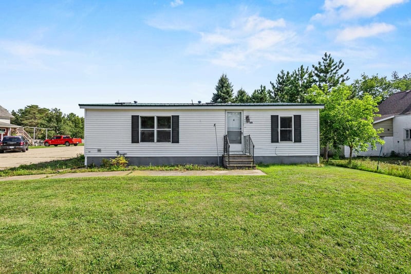 435 Swanke St, Tigerton, WI 54486-0000