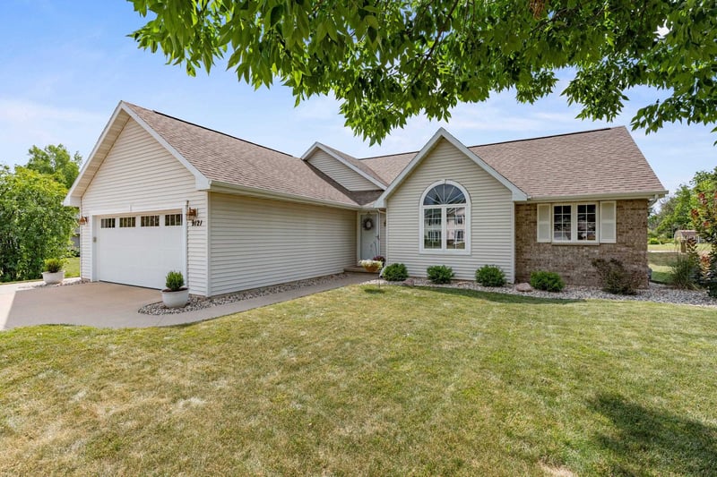 N9121 Kernan Ave, Appleton, WI 54915
