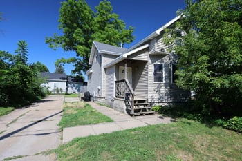 1407 Main St, Oshkosh, WI 54901-2911
