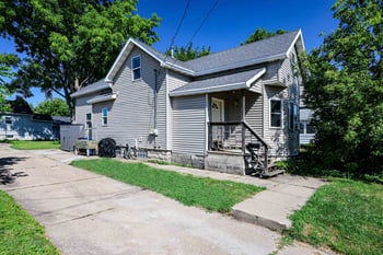 1407 Main St, Oshkosh, WI 54901-2911