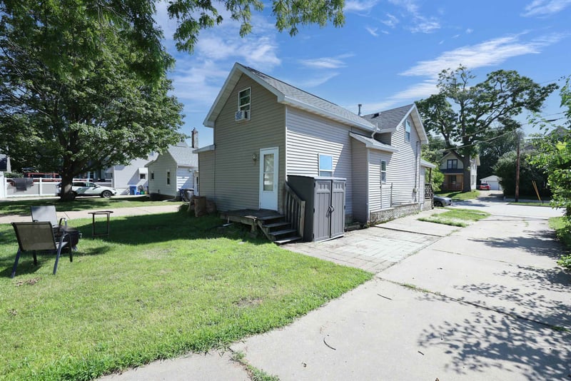 1407 Main St, Oshkosh, WI 54901-2911