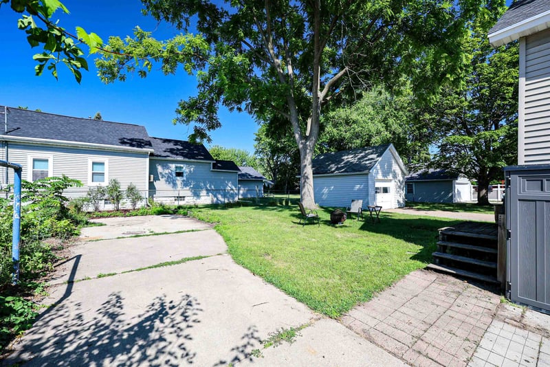 1407 Main St, Oshkosh, WI 54901-2911