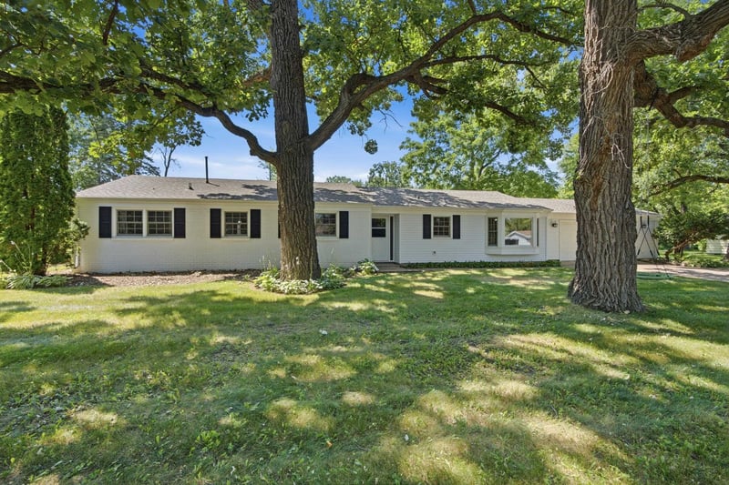 788 Fieldcrest Dr, Neenah, WI 54956