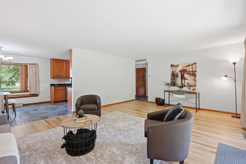 788 Fieldcrest Dr, Neenah, WI 54956