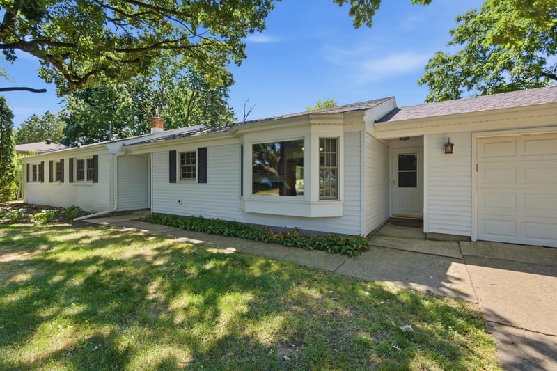 788 Fieldcrest Dr, Neenah, WI 54956