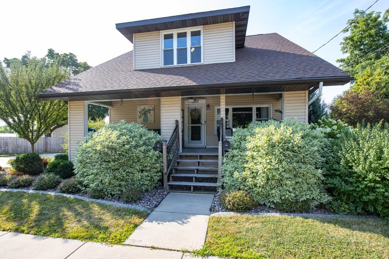 1007 E Main St, Little Chute, WI 54140-2239