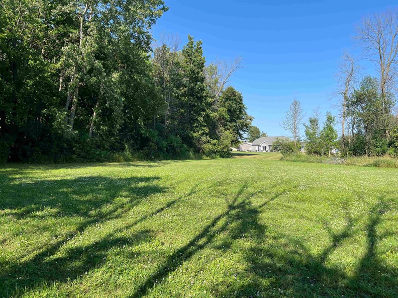 W6142 Wilz Ct, Menasha, WI 54952-9631