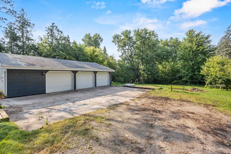 355 Nye St, Hortonville, WI 54944