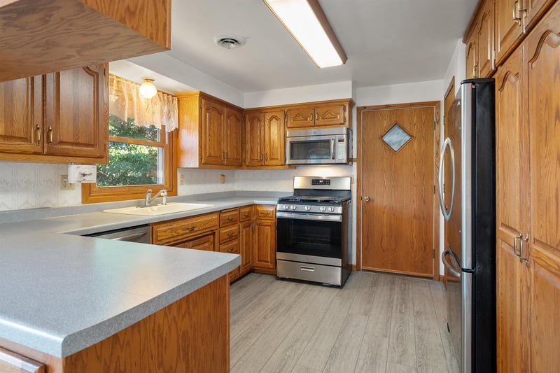 2461 Downy St, Green Bay, WI 54303-6261