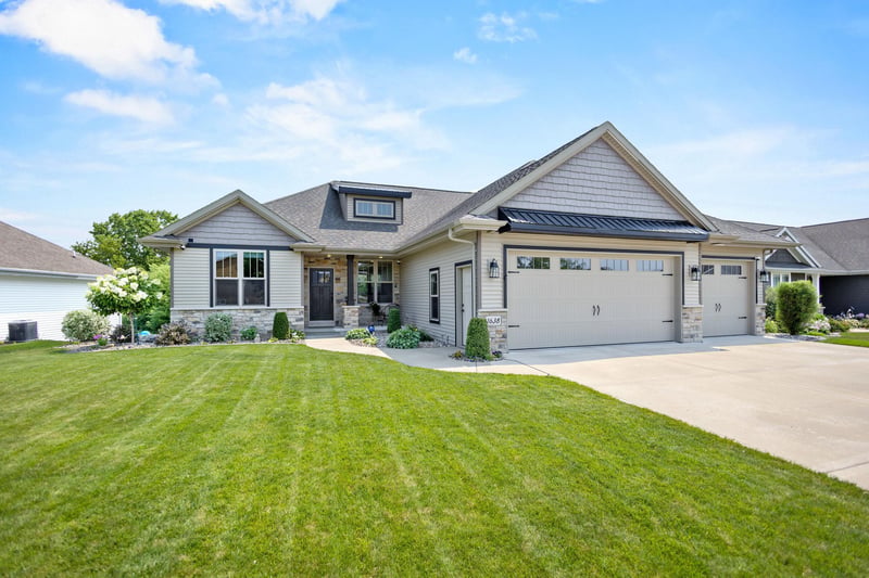 1638 Steiner Ln, Green Bay, WI 54313