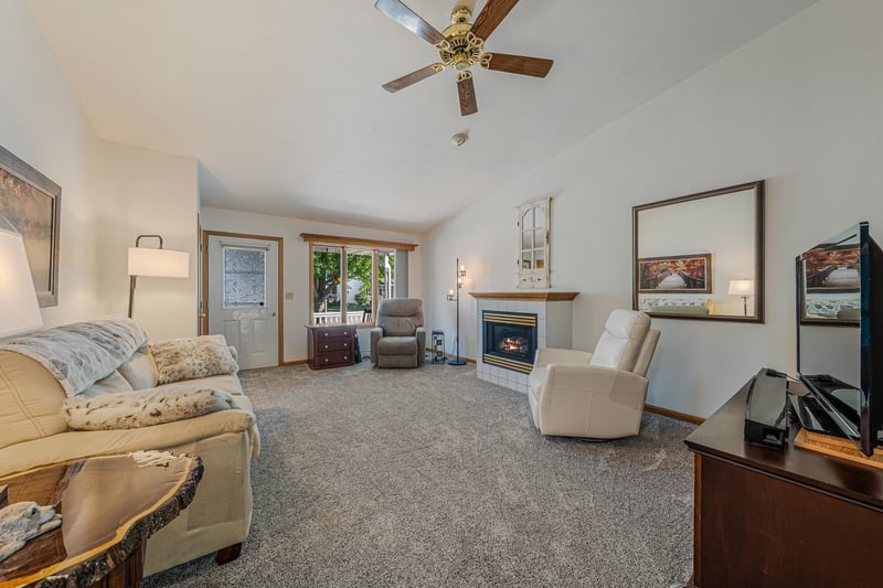 219 Parkside Ct, Kimberly, WI 54136-1316