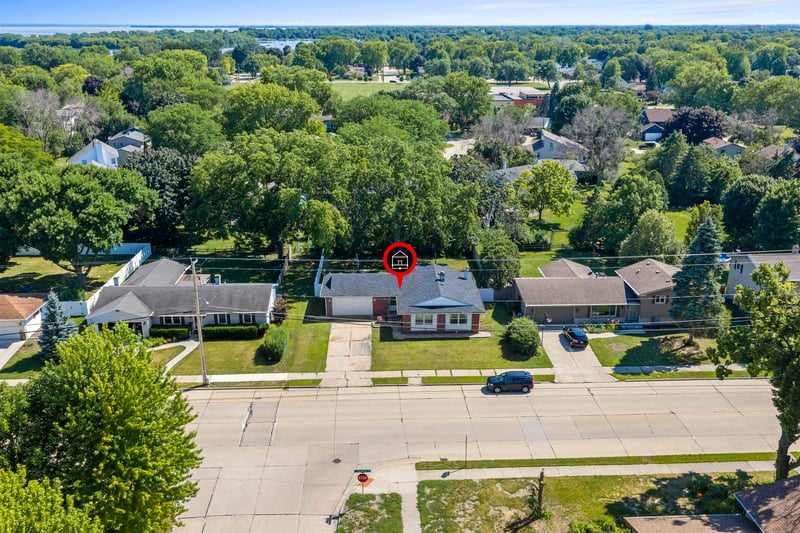 1235 Murdock Ave, Oshkosh, WI 54901