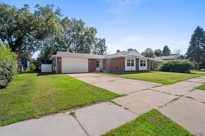 1235 Murdock Ave, Oshkosh, WI 54901