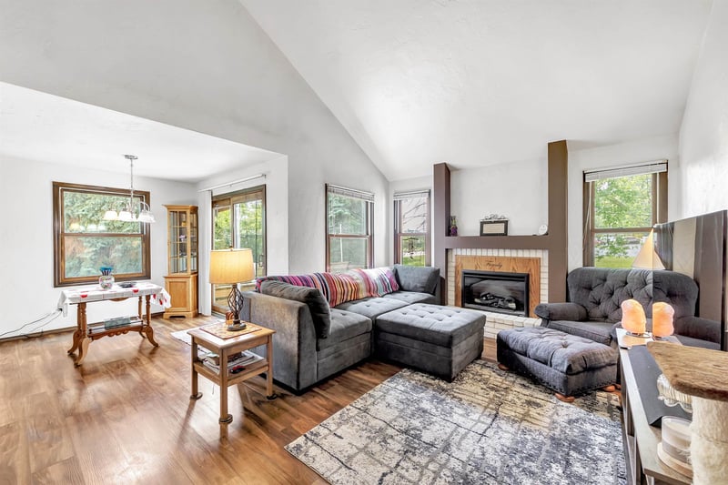 2550 Finger Rd, Green Bay, WI 54302-4862