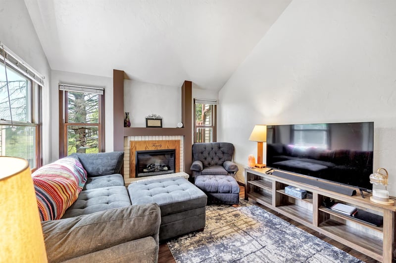 2550 Finger Rd, Green Bay, WI 54302-4862