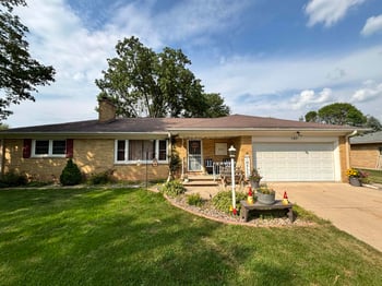 147 Hilltop Dr, Green Bay, WI 54301-2711