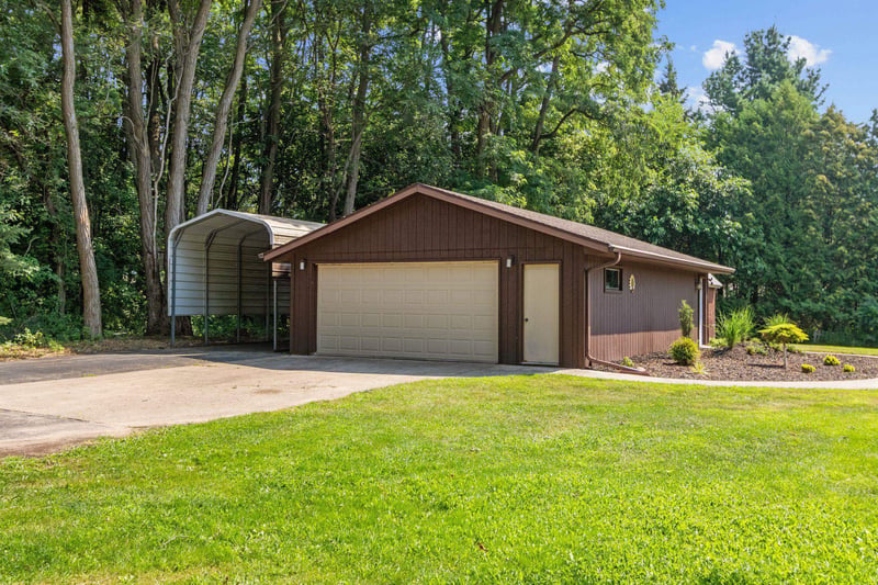 N3868 Mosquito Hill Rd, New London, WI 54961-9106