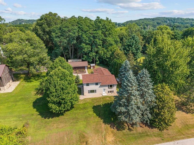 N3868 Mosquito Hill Rd, New London, WI 54961-9106