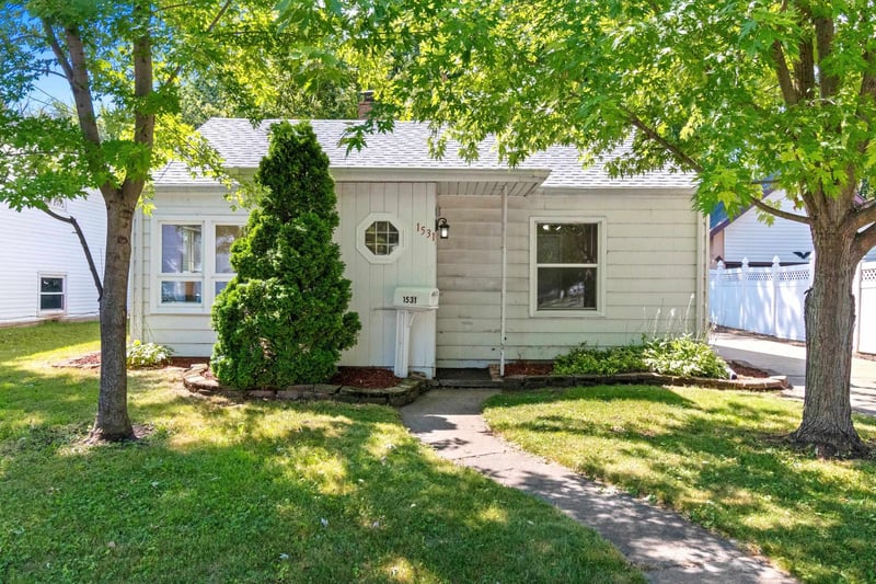 1531 Murdock Ave, Oshkosh, WI 54901-2170