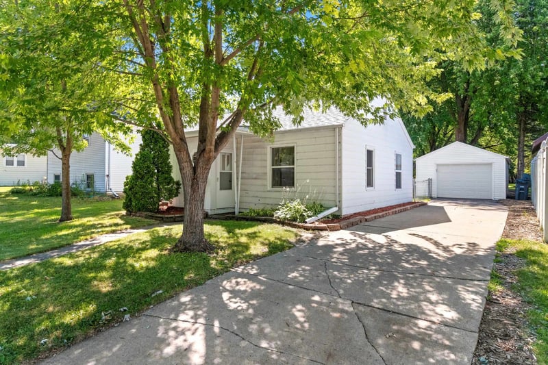1531 Murdock Ave, Oshkosh, WI 54901-2170