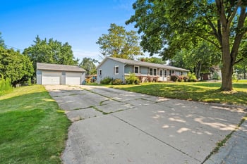 2255 Deer Trl, Green Bay, WI 54302-4470