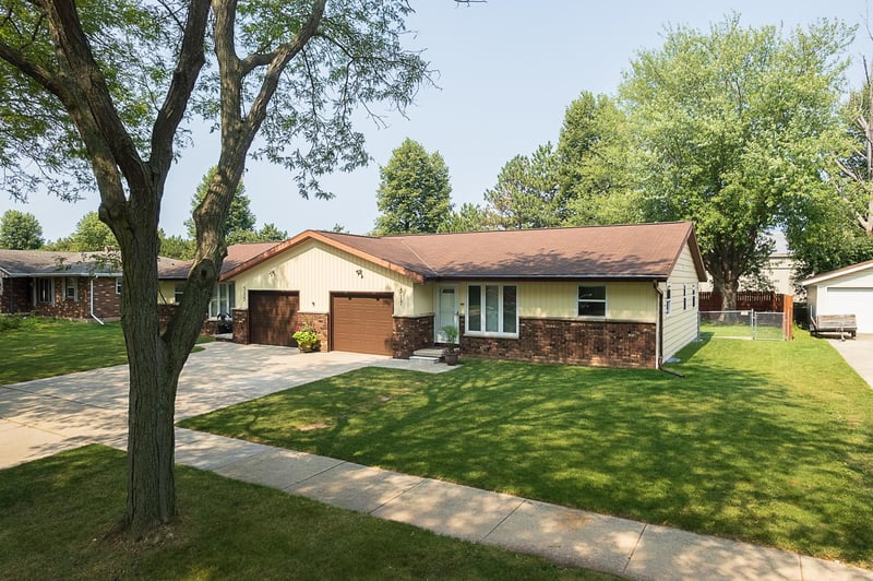 517 Kelly Jo Dr, Green Bay, WI 54303