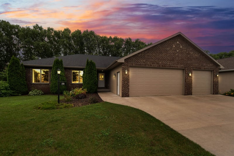 290 Royal St Pats Dr, Wrightstown, WI 54180