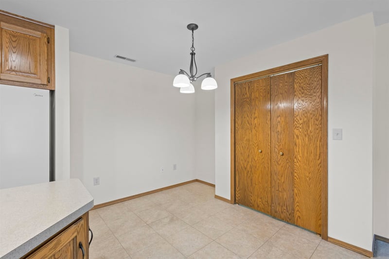 1600 Rustic Oaks Ct #11, Green Bay, WI 54301