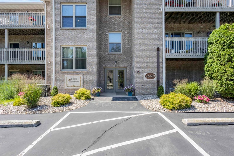 1600 Rustic Oaks Ct #11, Green Bay, WI 54301