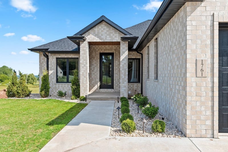 1761 Bobby Jones Dr, De Pere, WI 54115-5608