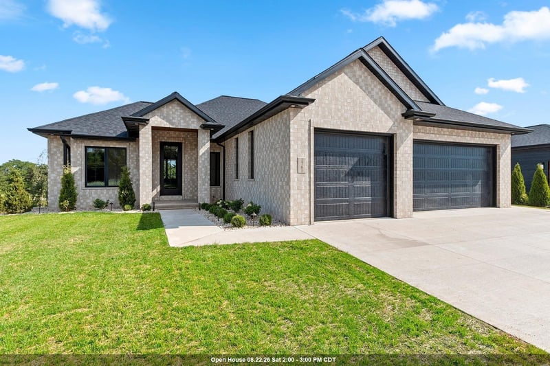 1761 Bobby Jones Dr, De Pere, WI 54115-5608