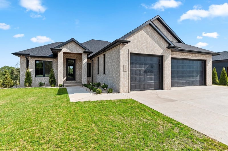 1761 Bobby Jones Dr, De Pere, WI 54115-5608