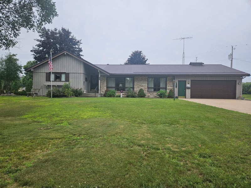 331 Orchard Cir, Gillett, WI 54124-0106