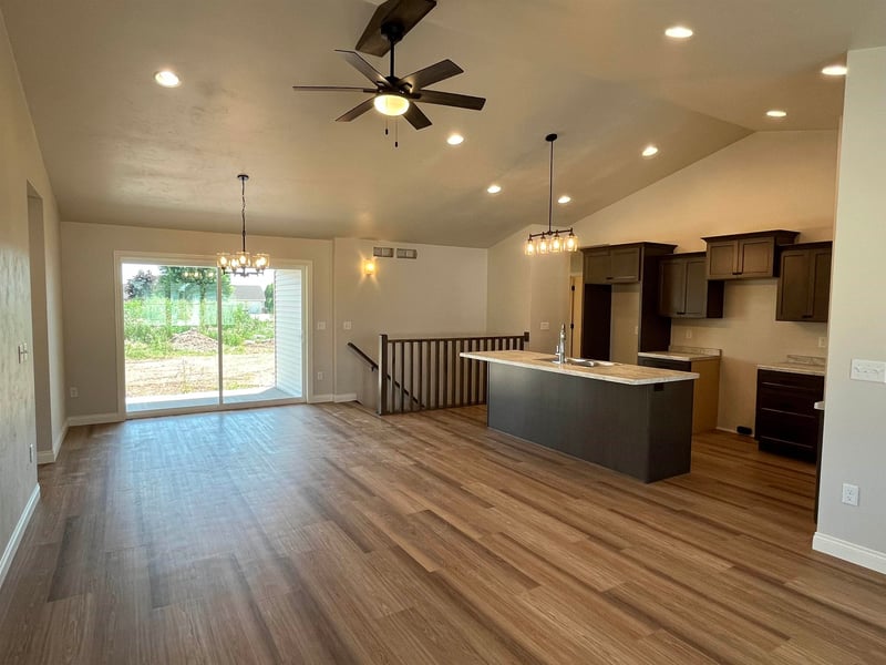1430 Caroline Dr, New London, WI 54961-7317