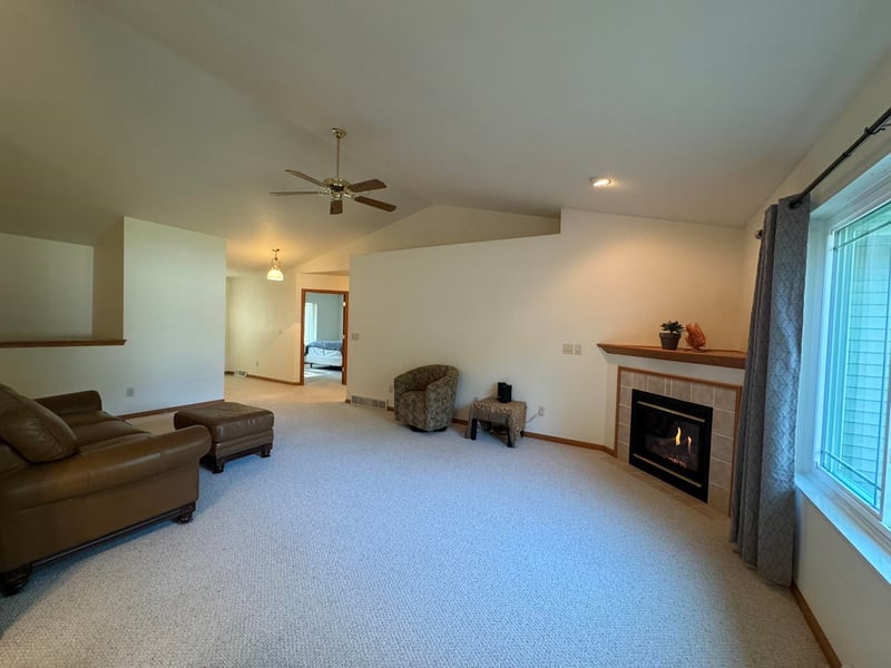 476 Wyldewood E Dr, Oshkosh, WI 54904