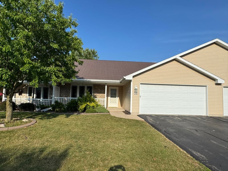 476 Wyldewood E Dr, Oshkosh, WI 54904