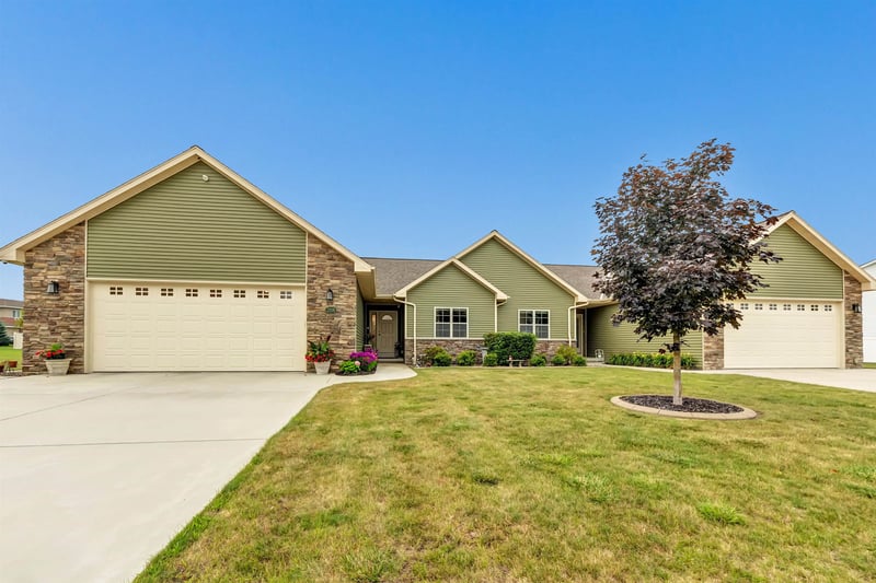 2206 Blue Stem Ln, De Pere, WI 54115