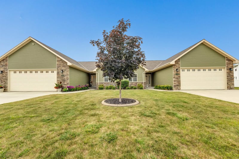 2206 Blue Stem Ln, De Pere, WI 54115