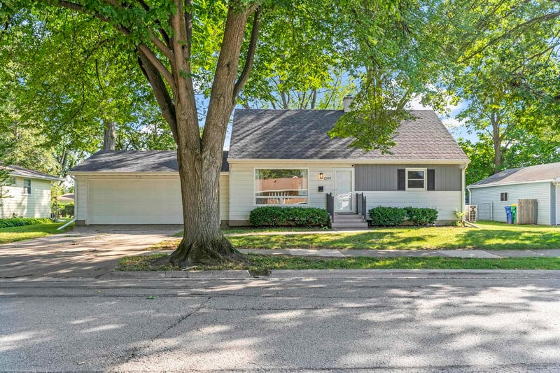 1099 Kenwood St, Green Bay, WI 54304