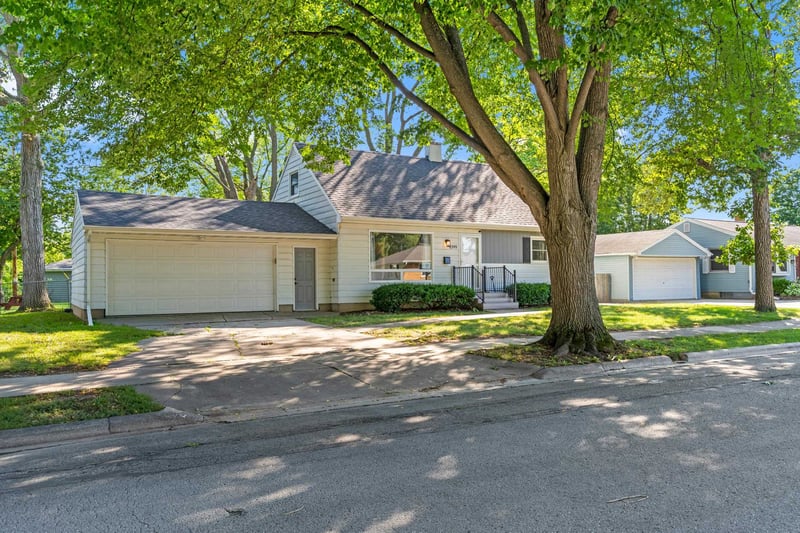 1099 Kenwood St, Green Bay, WI 54304
