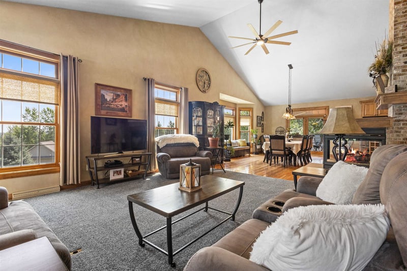 N3224 Feather Ridge Dr, Appleton, WI 54913-9698