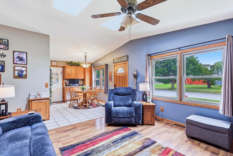 217 Mitchell Ave, Appleton, WI 54915-2158