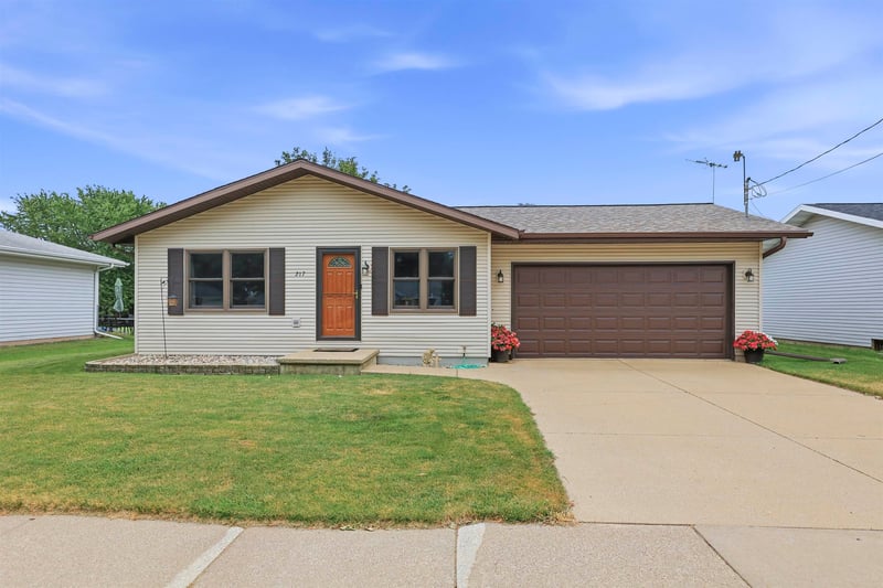 217 Mitchell Ave, Appleton, WI 54915-2158